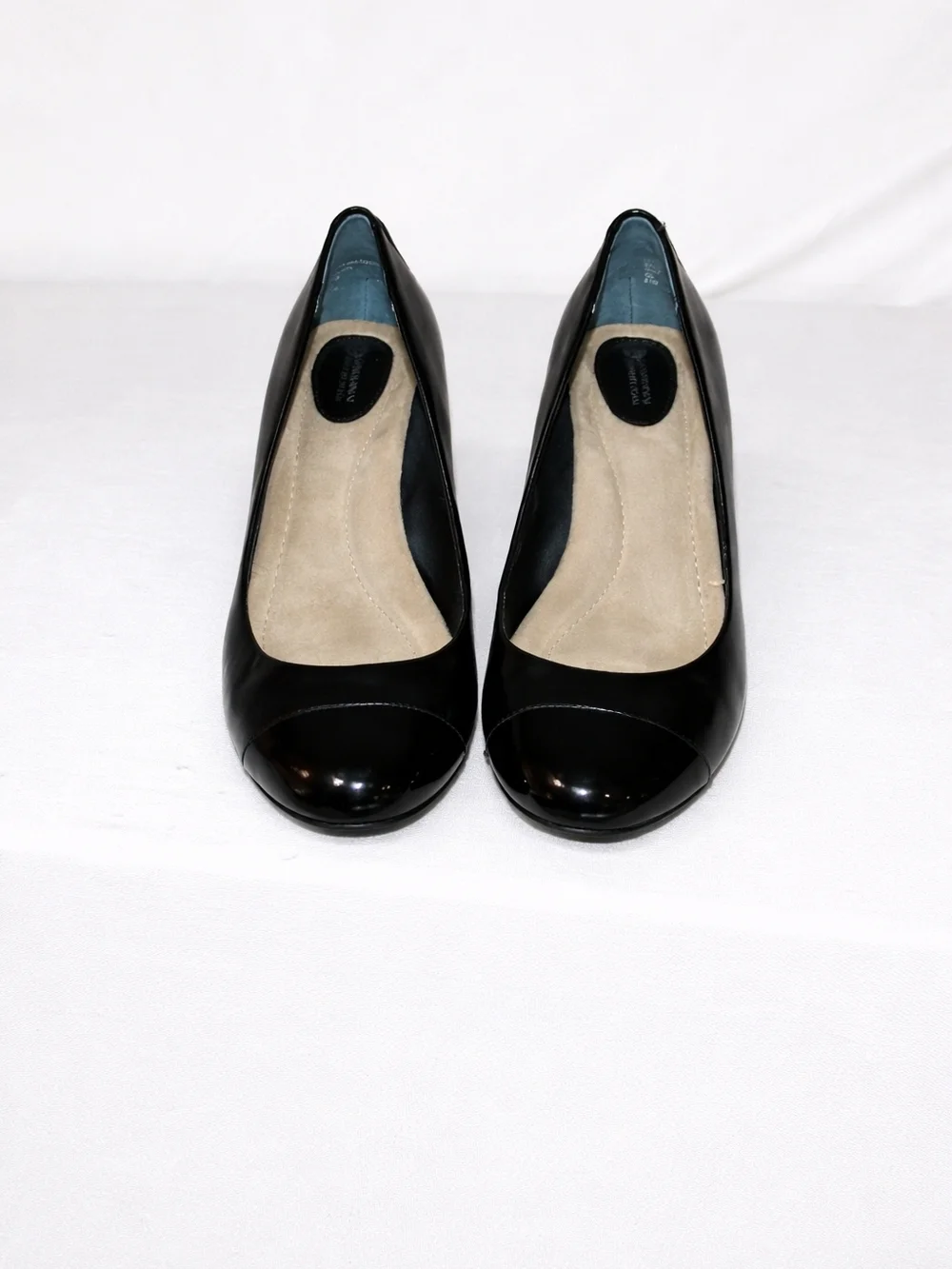Giani Bernini Black Leather Ballet Flats with Patent Cap Toe - Picture 4 of 5